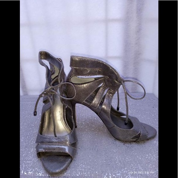 BCBGeneration Chierra Pewter Heels Size 5 - Picture 1 of 6